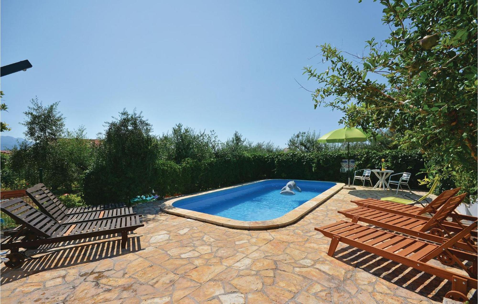Amazing Apartment In Kastel Sucurac With Kitchen Kastela Bagian luar foto