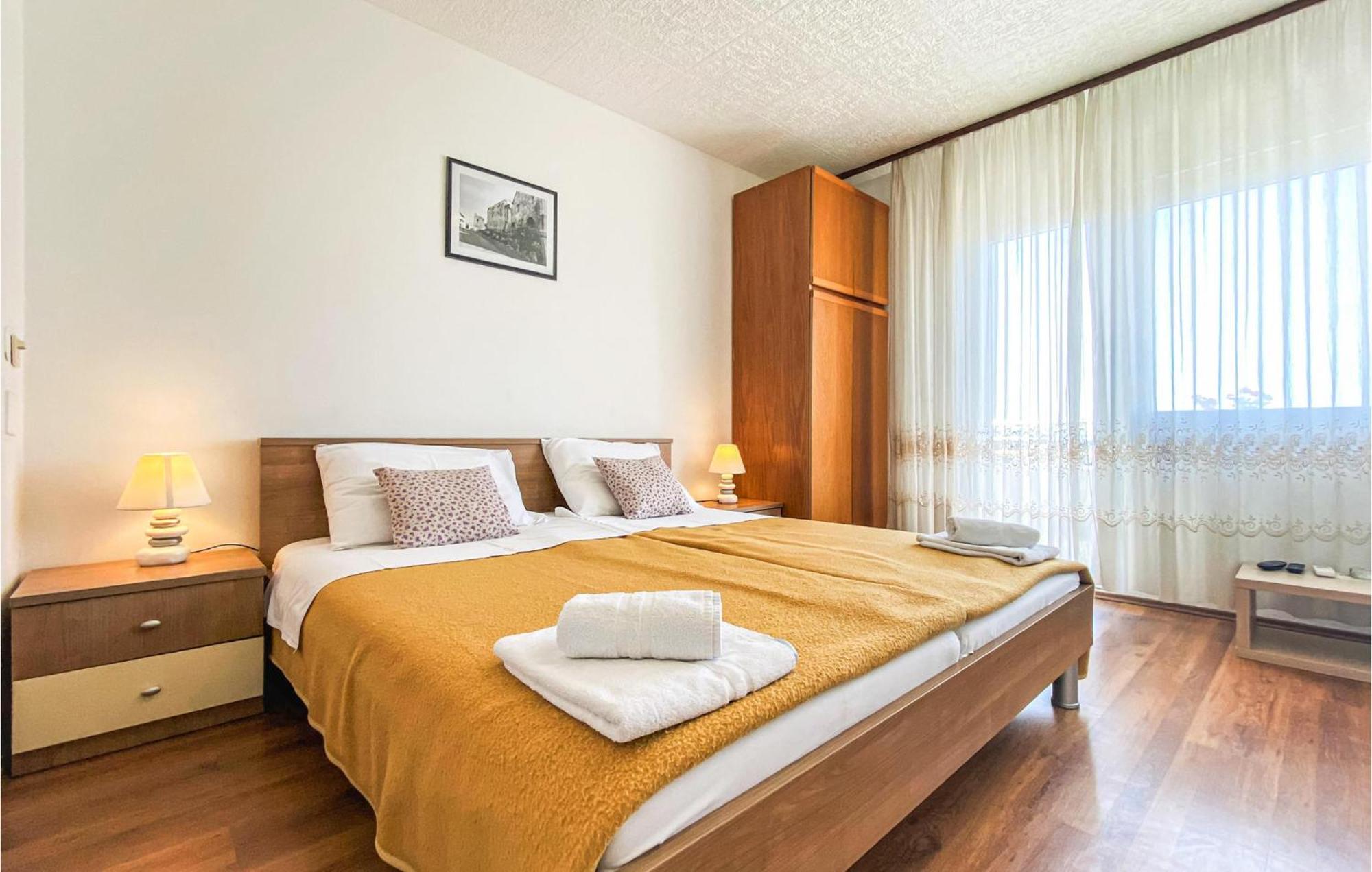 Amazing Apartment In Kastel Sucurac With Kitchen Kastela Bagian luar foto