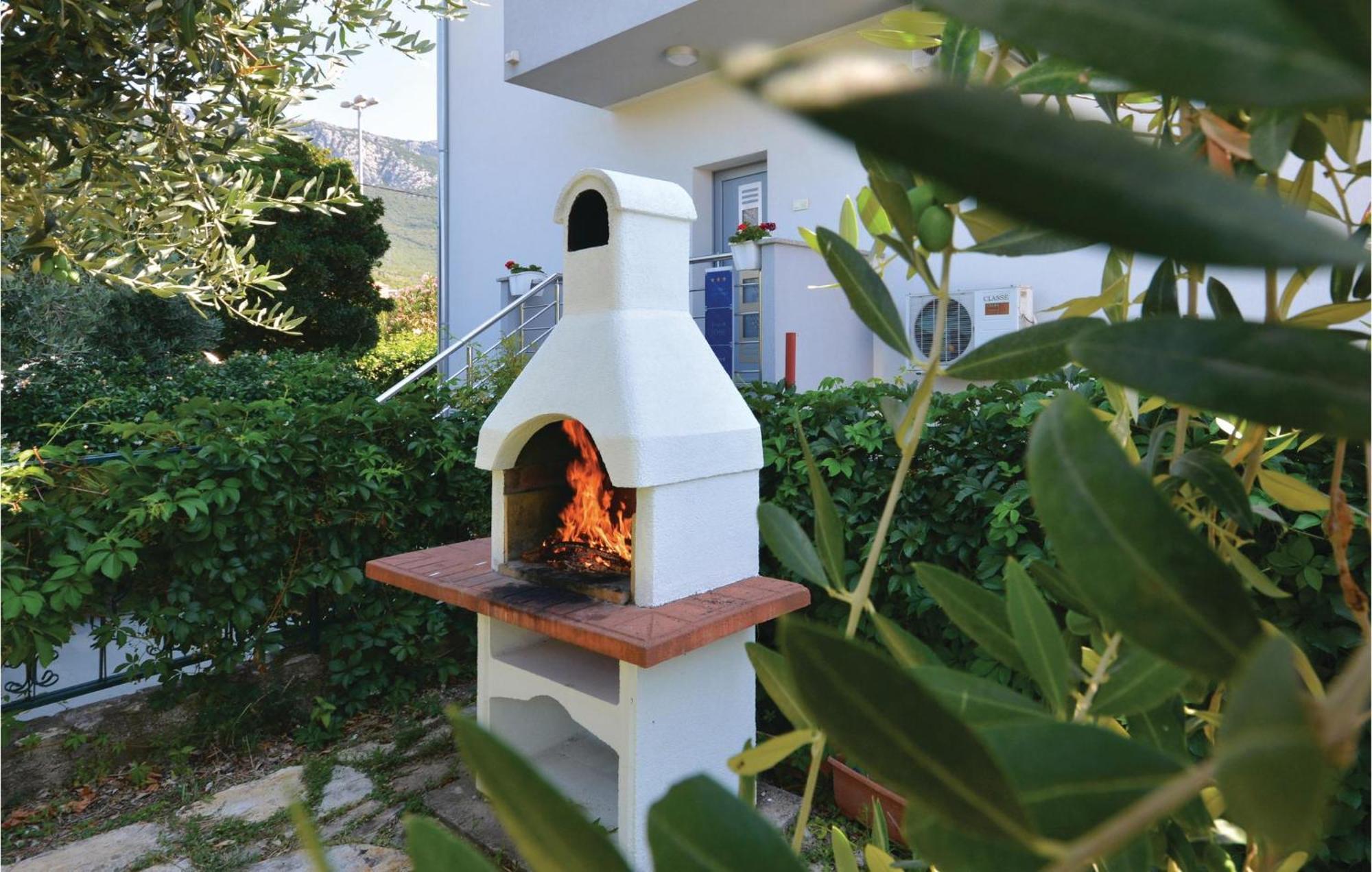 Amazing Apartment In Kastel Sucurac With Kitchen Kastela Bagian luar foto